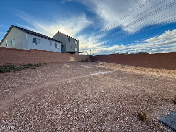 $2,860 | 5899 Amber Stone Court, Las Vegas, NV 89141