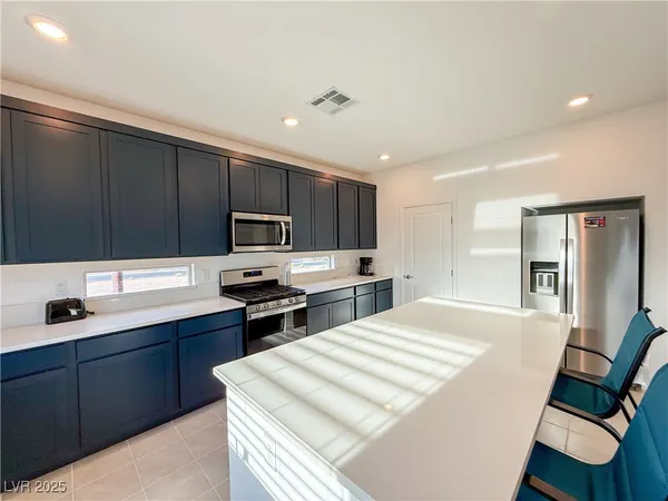 $2,860 | 5899 Amber Stone Court, Las Vegas, NV 89141