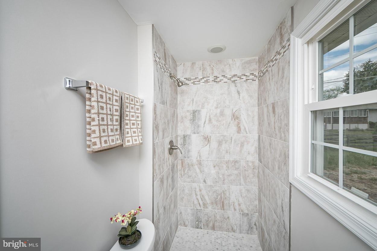 232 Cinder Road Lutherville-Timonium, MD 21093 - Photo 19 of 29 Bath (Master)