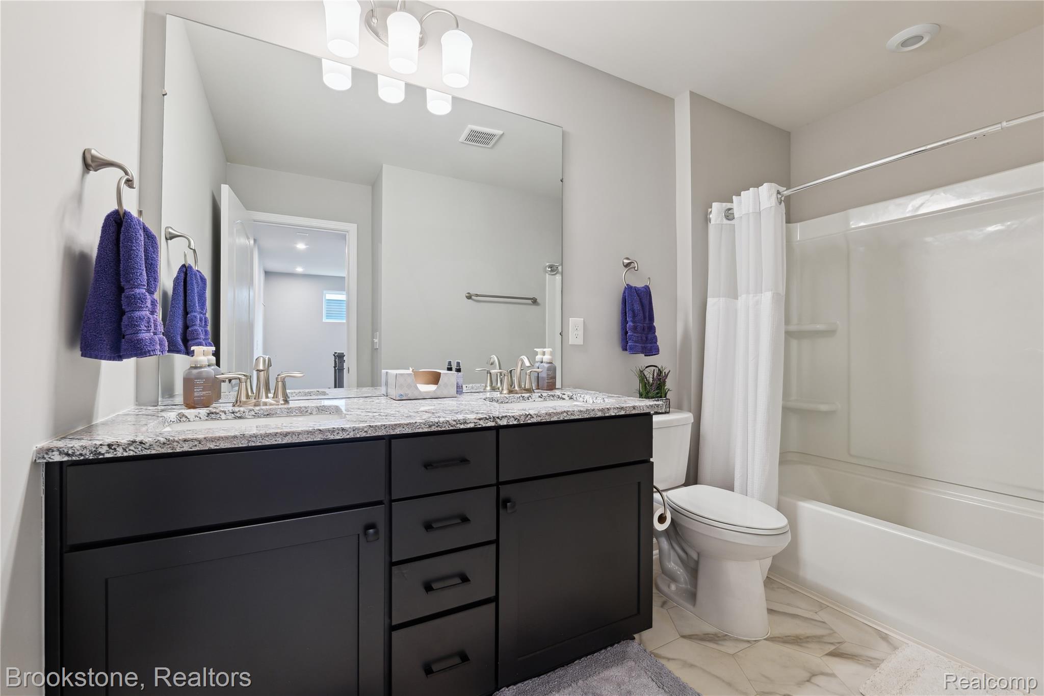 765 Hummingbird Drive Rochester, MI 48307 - Photo 35 of 47 Full Bathroom