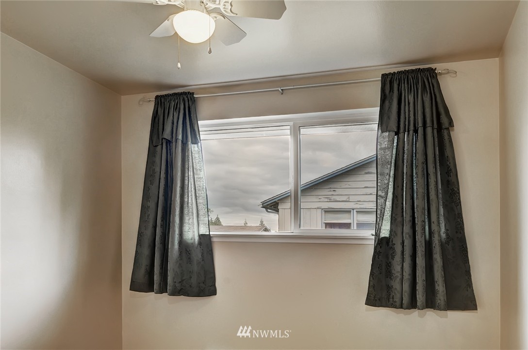 950 East 30th Street Bremerton, WA 98310 - Photo 10 of 24 Gallery Image 10