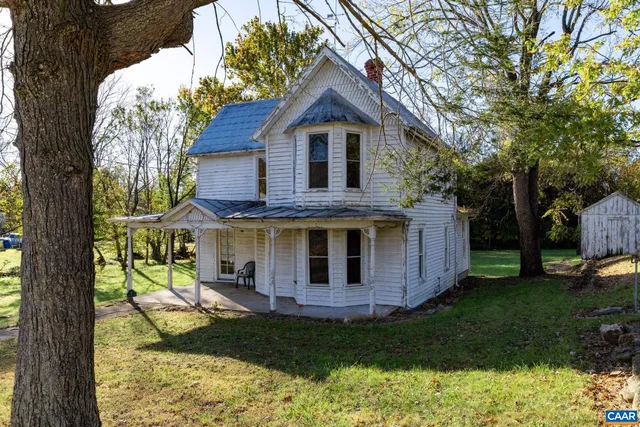 a view of house with a garden