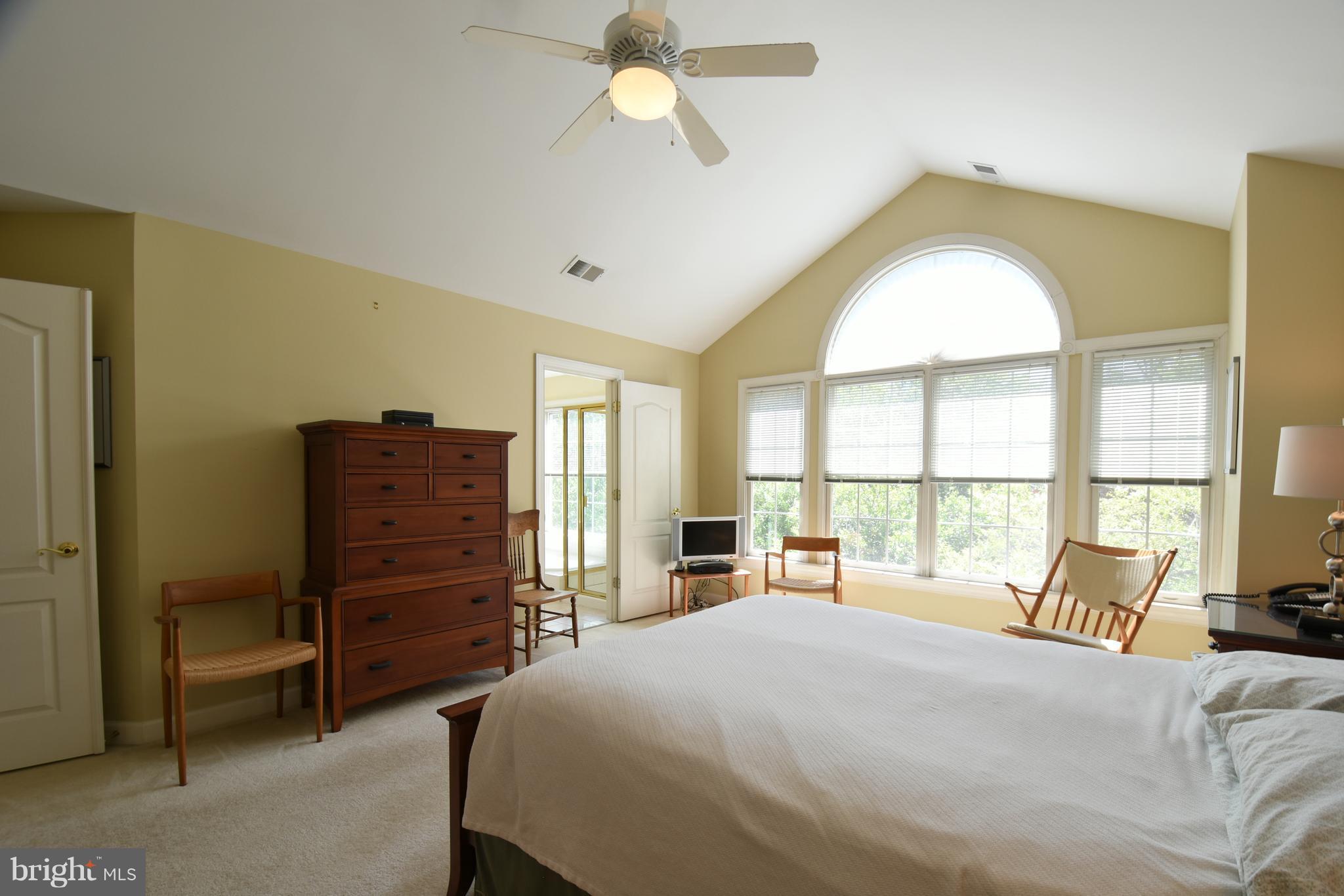 101 Rees Place Falls Church, VA 22046 - Photo 18 of 28 Big Bedroom!