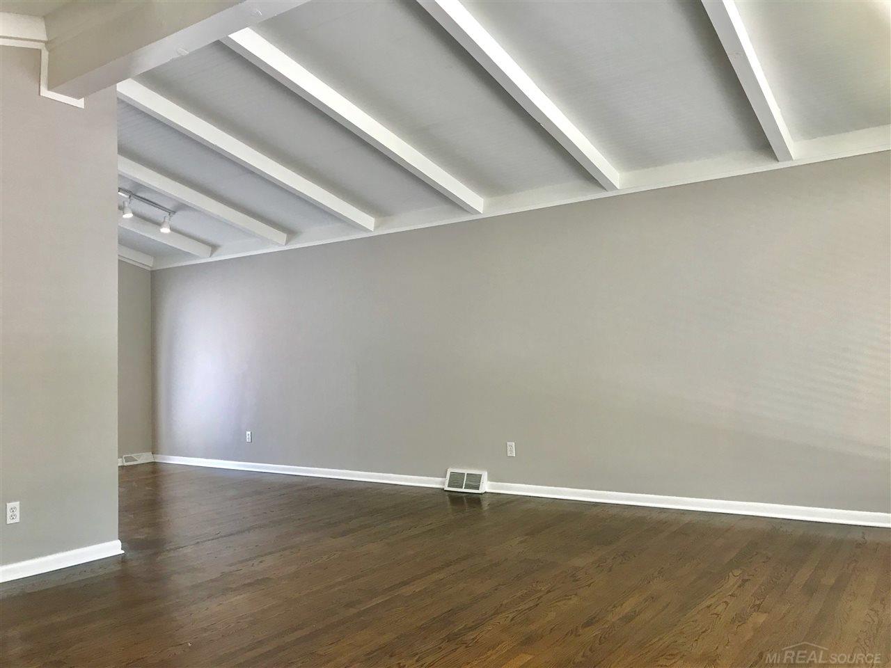 29814 Chelmsford Road Southfield, MI 48076 - Photo 20 of 26 Gallery Image 20