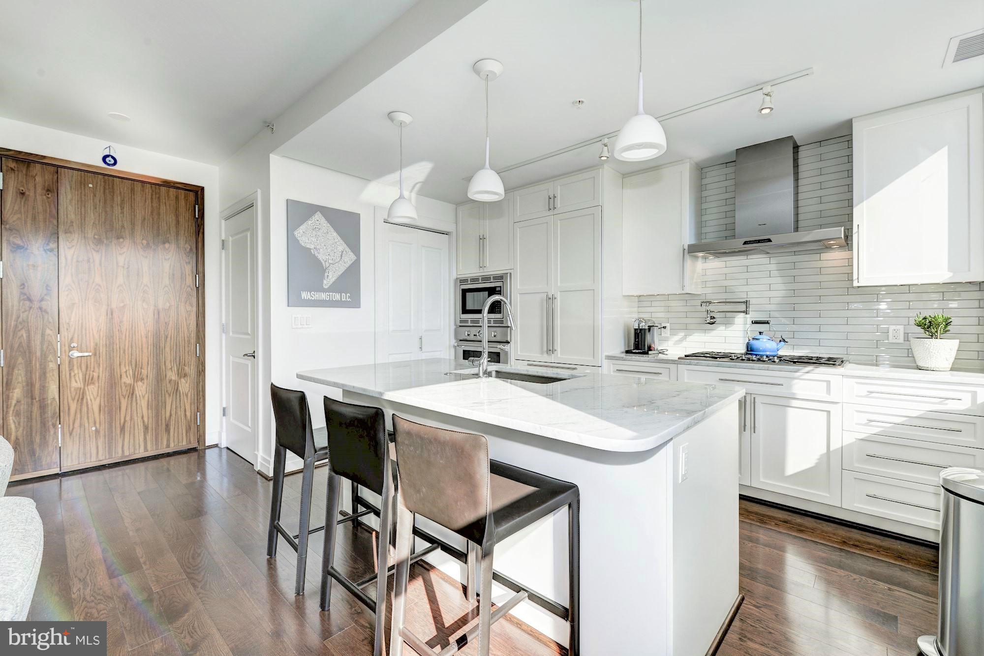 3052 R Street Northwest, Unit 303 Washington, DC 20007 - Photo 5 of 30 HARDWOOD THROUGHOUT, SOARING CEILINGS