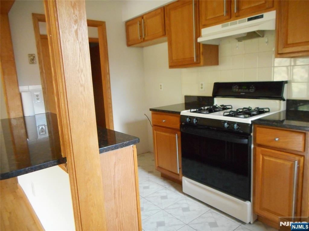 165 River Road, Unit 165 Clifton, NJ 07014 - Photo 3 of 20 Gallery Image 3