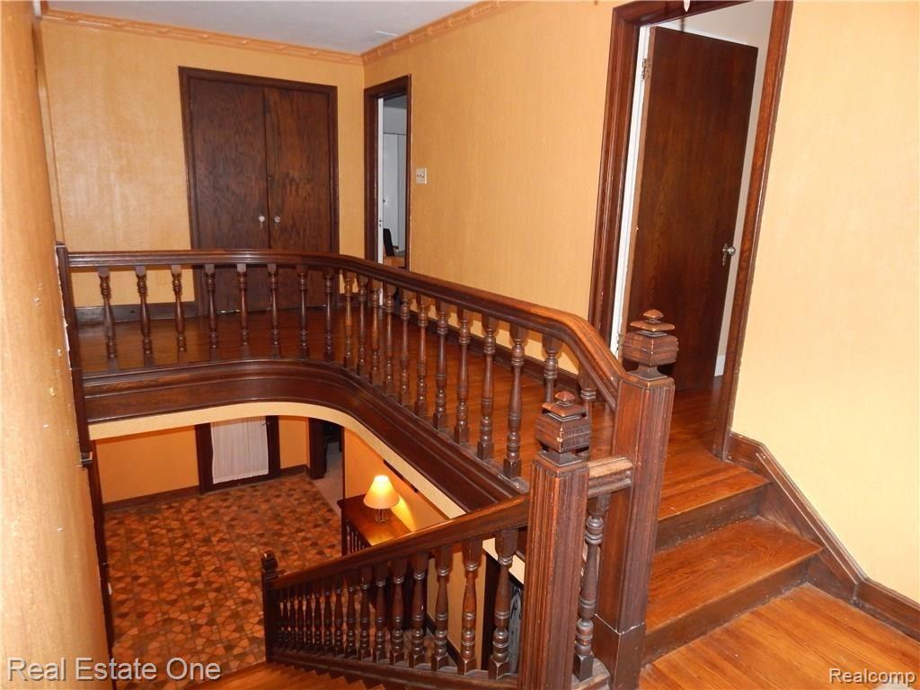 19265 Canterbury Road Detroit, MI 48221 - Photo 20 of 41 Landing on second level