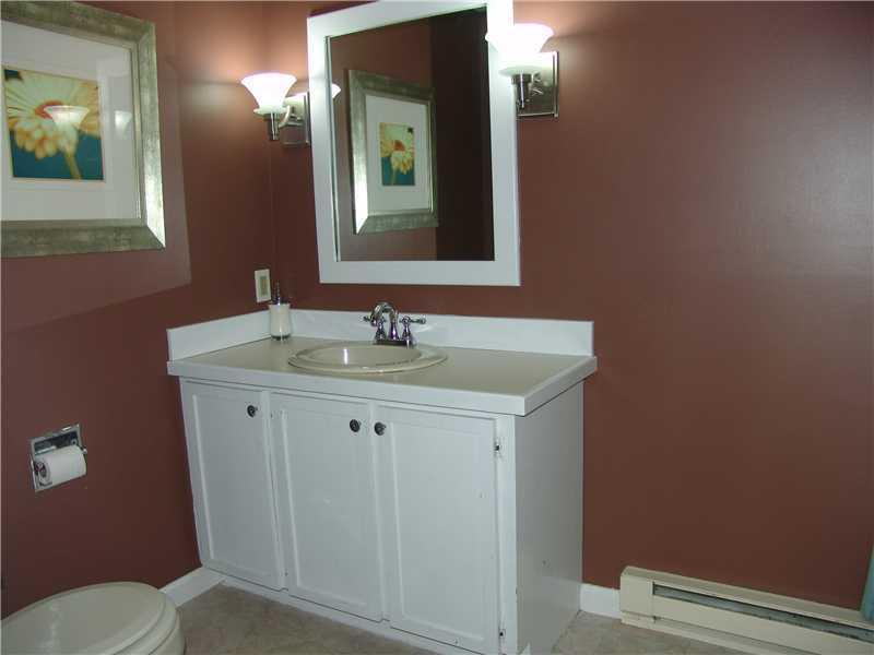 41 Resolution Place, Unit 41 Cape Elizabeth, ME 04107 - Photo 17 of 20 Bathroom.