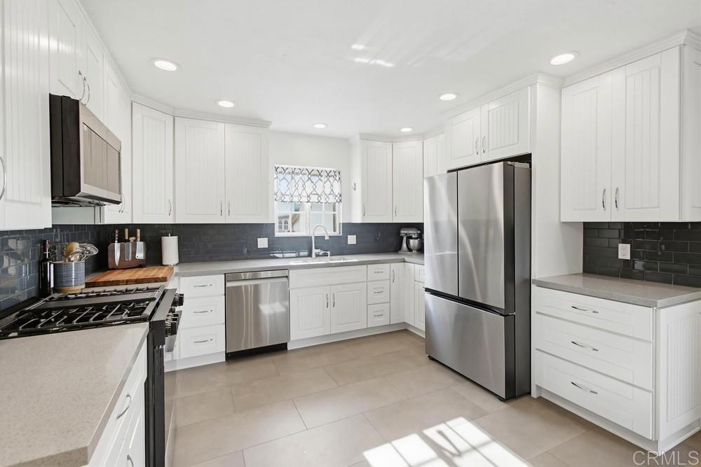 8534 Sandstone Drive Santee, CA 92071 - Photo 5 of 22