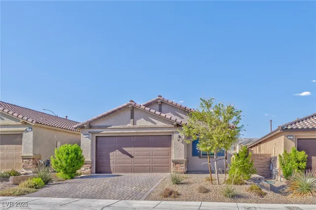 $2,200 | 988 Edel Hest Avenue, North Las Vegas, NV 89081