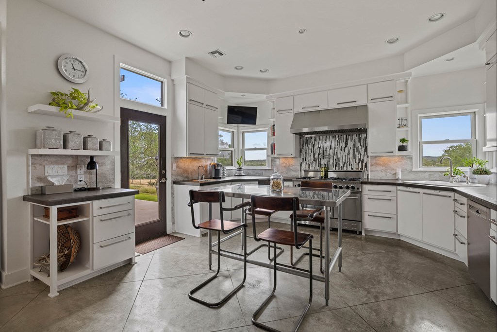 1556 Pfiester Road Fredericksburg, TX 78624 - Photo 14 of 61