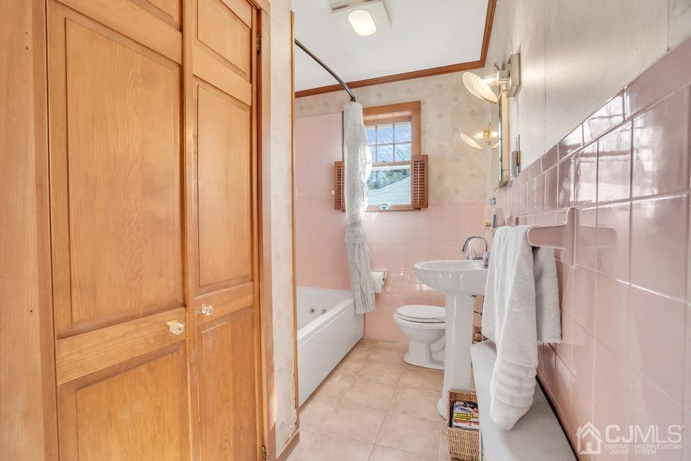 66 Spring Street Edison, NJ 08820 - Photo 12 of 33 Gallery Image 12