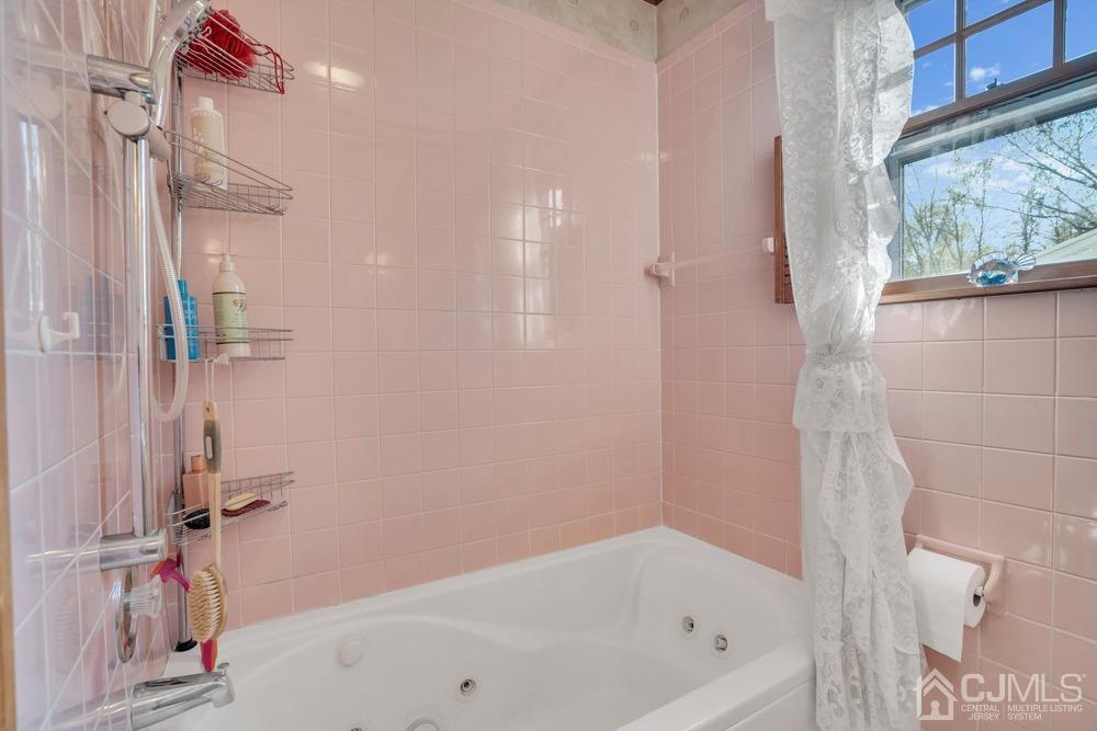 66 Spring Street Edison, NJ 08820 - Photo 13 of 33 Gallery Image 13
