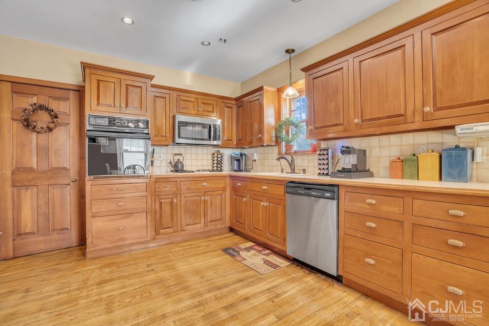 66 Spring Street Edison, NJ 08820 - Photo 8 of 33 Gallery Image 8
