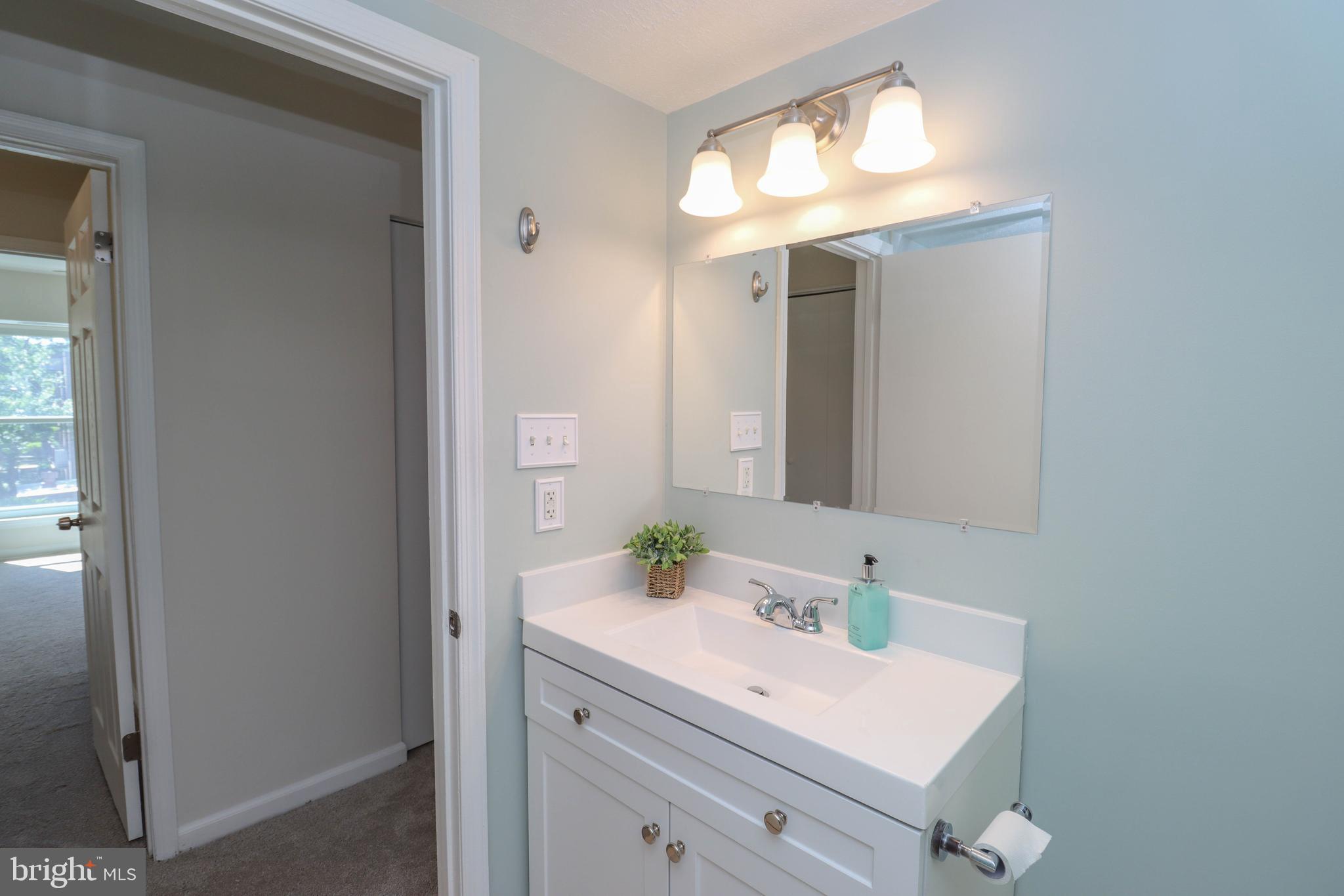 140 Georgetown Road, Unit 10 Annapolis, MD 21403 - Photo 28 of 43 New Primary Bath!