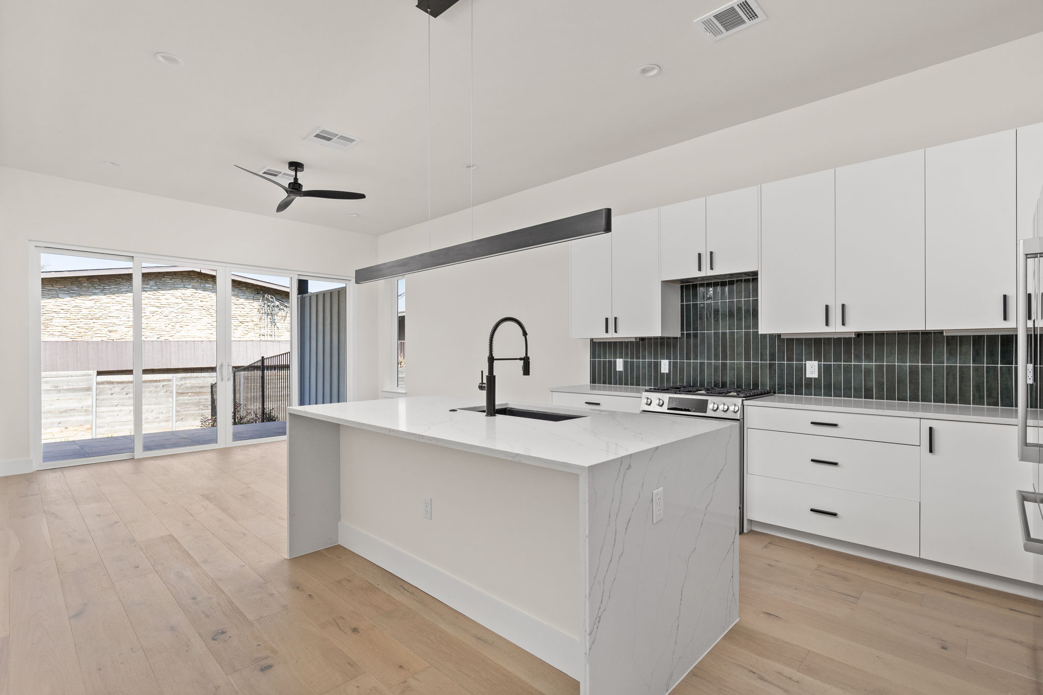 1402 Summit Street, Unit B Austin, TX 78741 - Photo 7 of 36