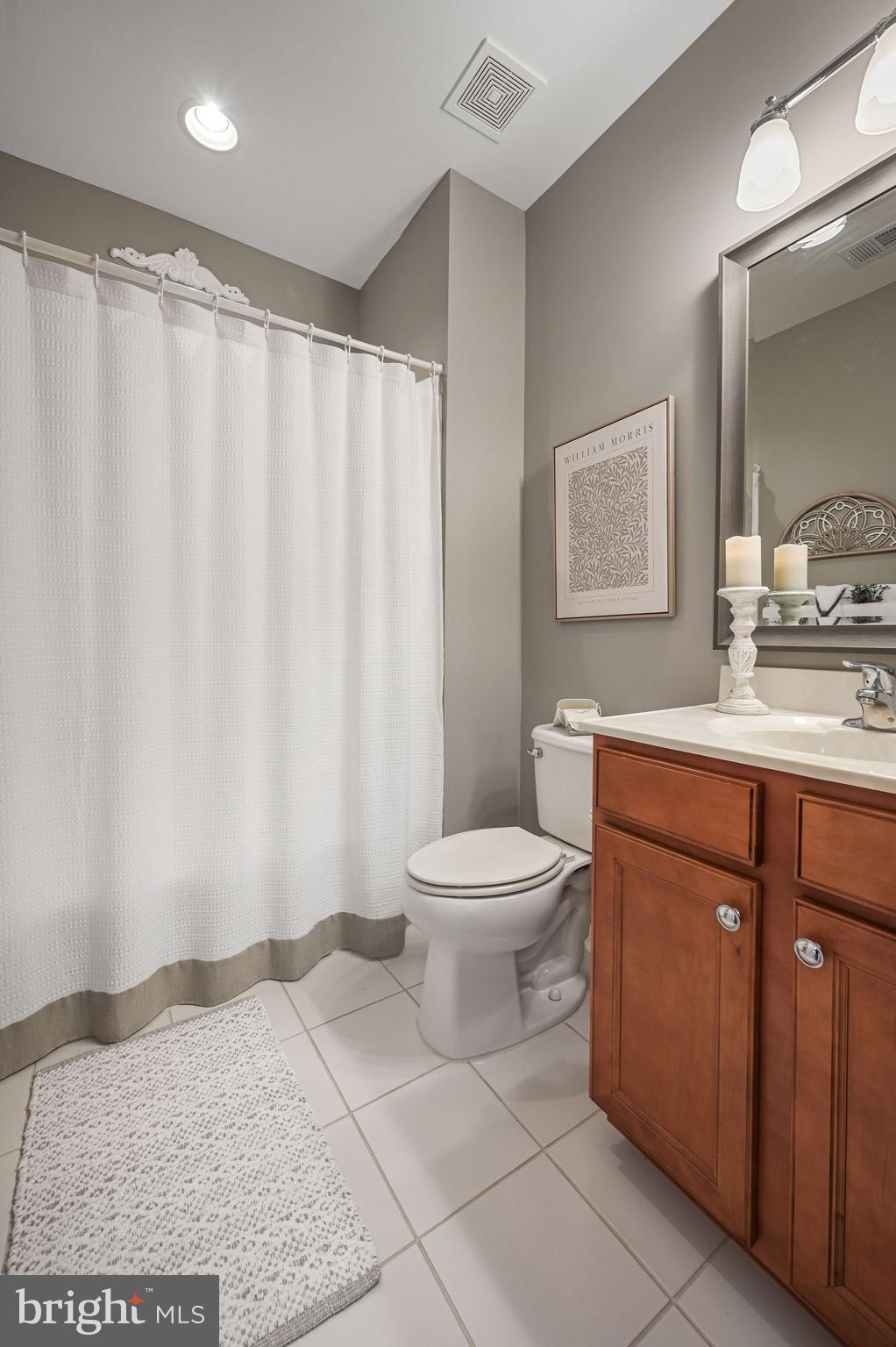 42 Cresthaven Lane Dover, DE 19901 - Photo 5 of 33 Hall Full Bath