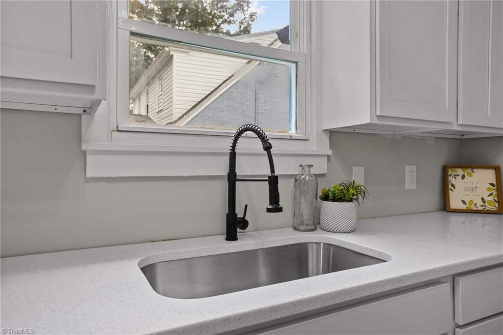 412 Forrest Street High Point, NC 27260 - Photo 17 of 33 Gallery Image 17