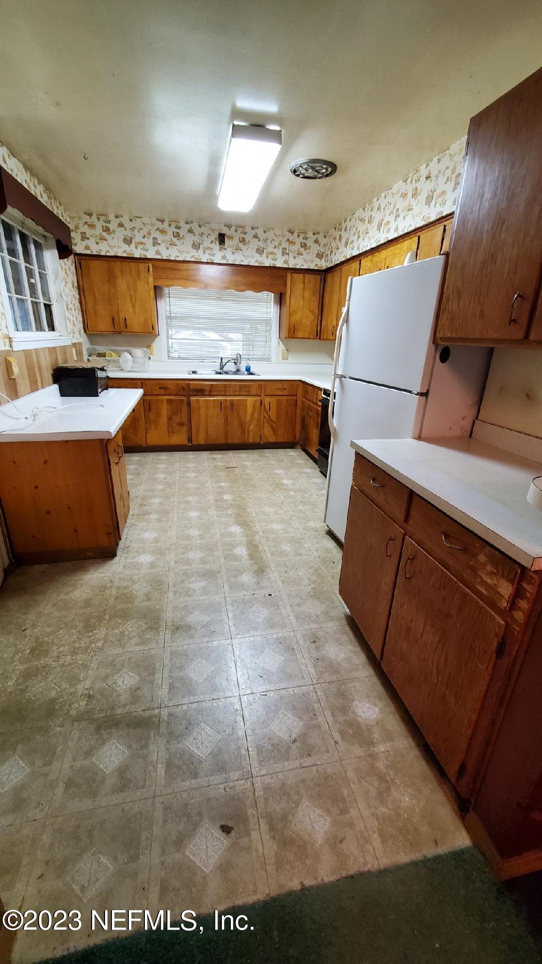 2135 Chaffee Road South Jacksonville, FL 32221 - Photo 6 of 15 Kitchen