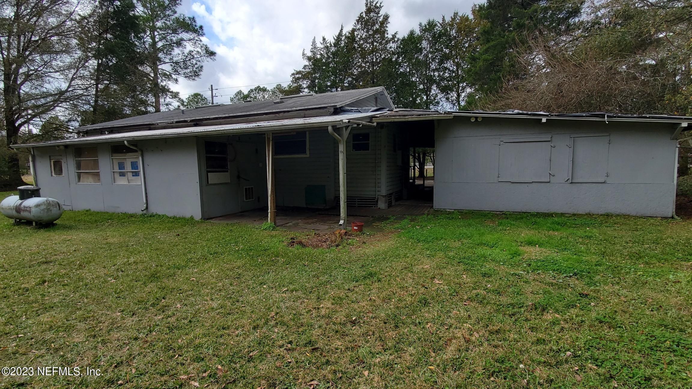 2135 Chaffee Road South Jacksonville, FL 32221 - Photo 9 of 15 Back enclosed porchshop