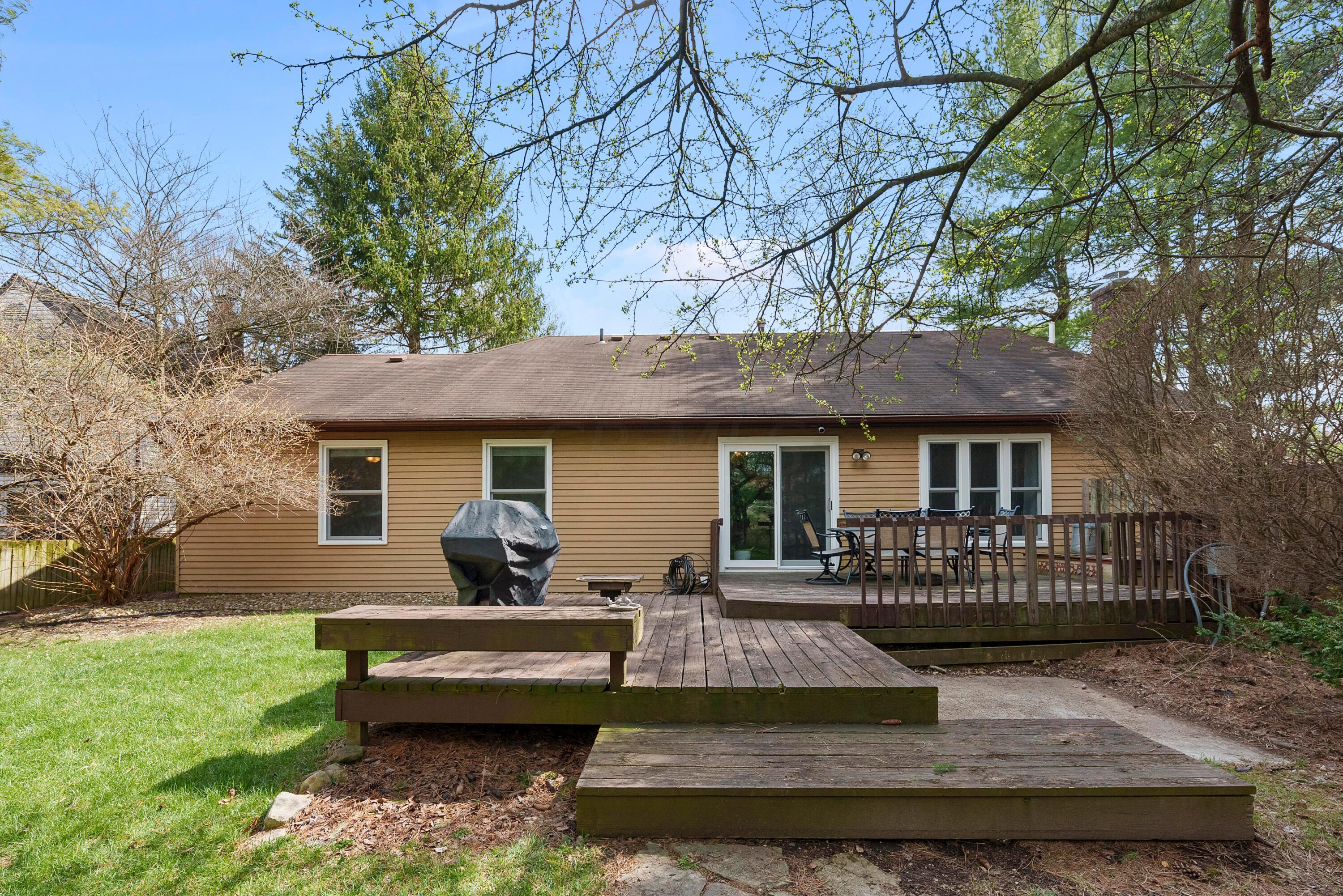 4492 Shire Mill Road Hilliard, OH 43026 - Photo 36 of 39 Deck