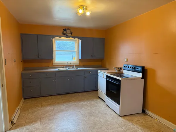 $79,900 | 800 12th Avenue West, Ashland, WI 54806