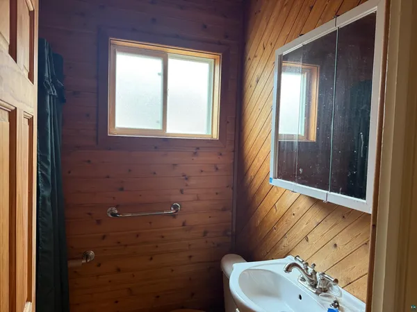 $79,900 | 800 12th Avenue West, Ashland, WI 54806