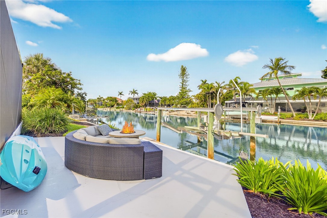 941 Pecten Court Sanibel, FL 33957 - Photo 13 of 44 a view of a balcony with chairs