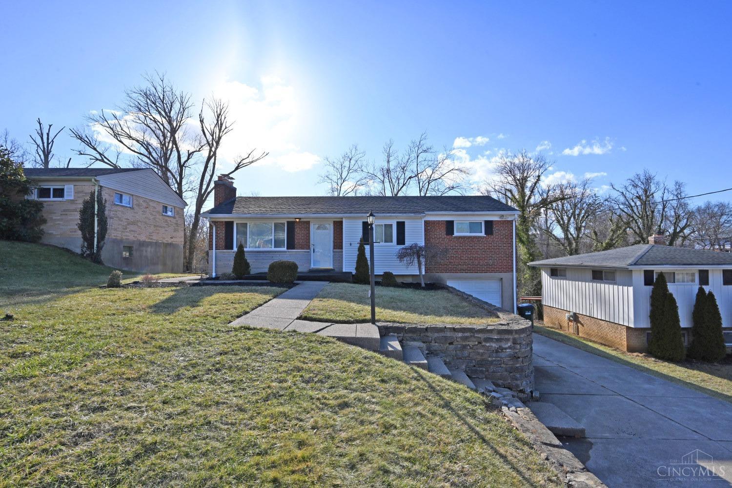 2127 Adams Road Cincinnati, OH 45231 - Photo 3 of 43 Gallery Image 3