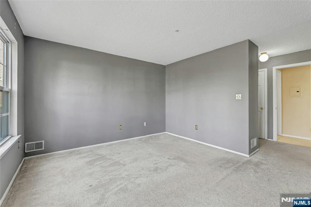 1192 Richmond Road Mahwah, NJ 07430 - Photo 13 of 19