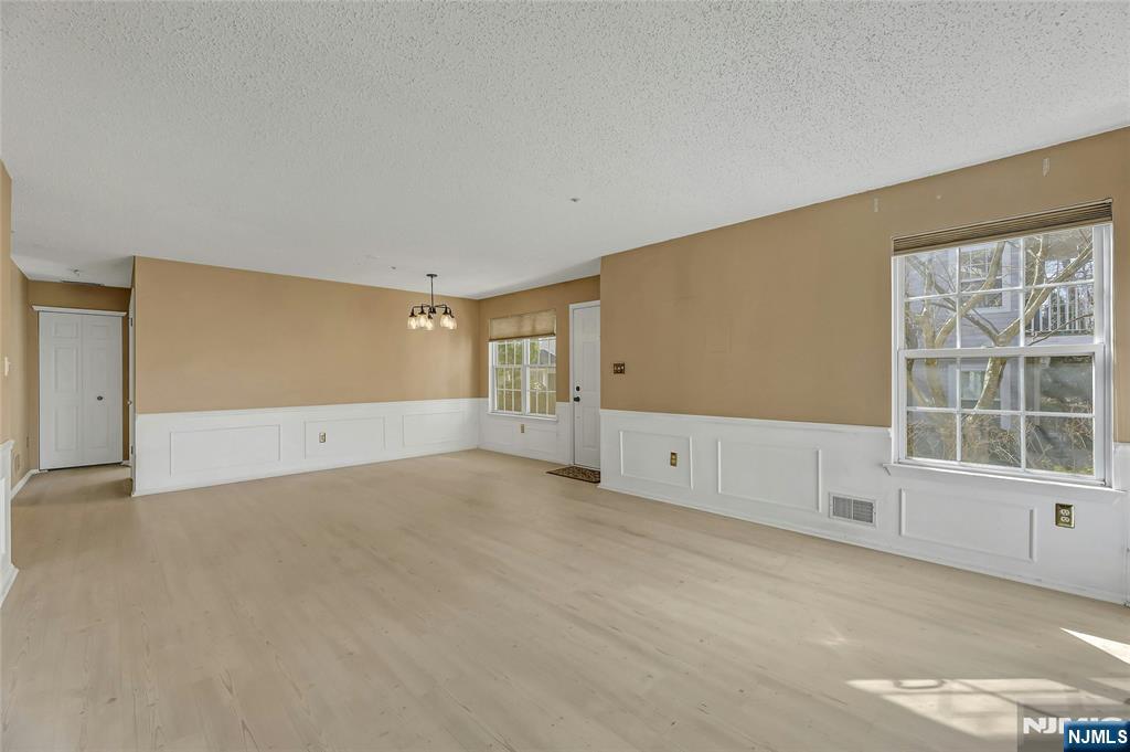 1192 Richmond Road Mahwah, NJ 07430 - Photo 3 of 19