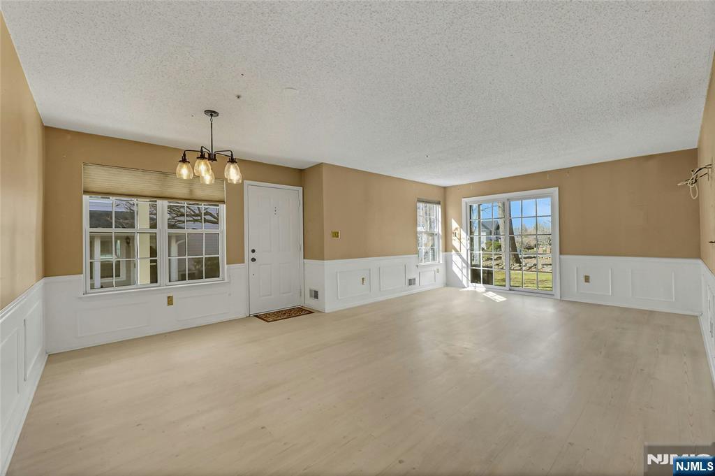 1192 Richmond Road Mahwah, NJ 07430 - Photo 4 of 19