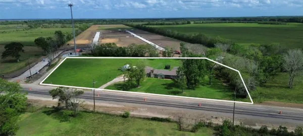 $600,000 | 7490 Highway 146, Liberty, TX 77575
