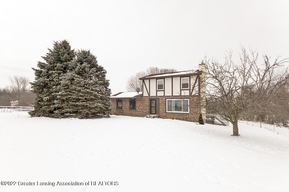 2100 South Eifert Road Mason, MI 48854 - Photo 1 of 39 01