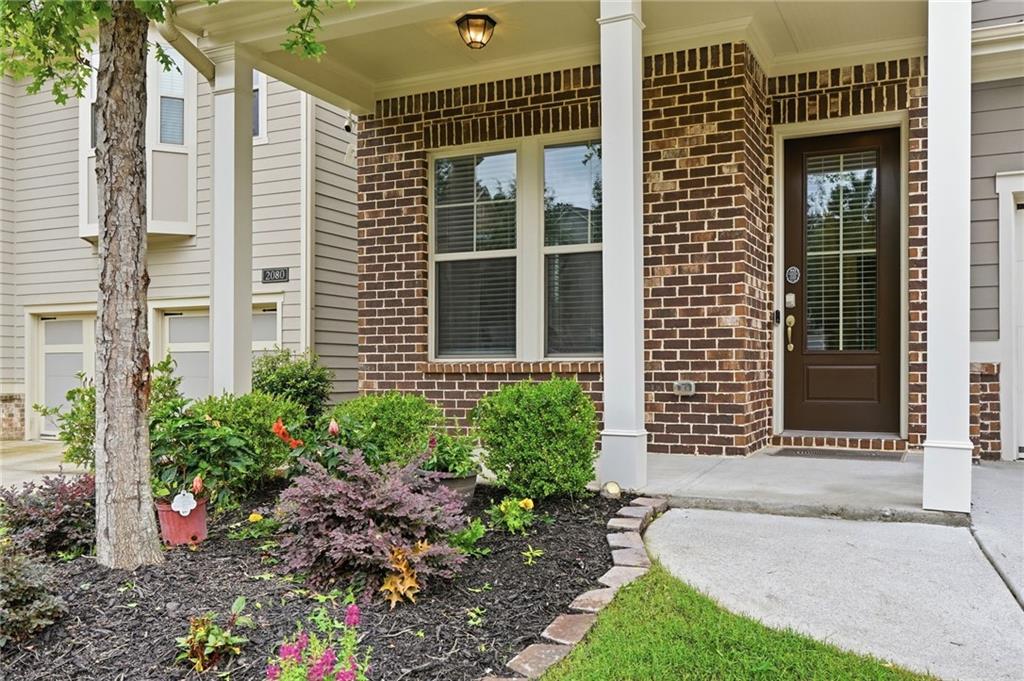 2070 Abbey Road Roswell, GA 30076 - Photo 2 of 65
