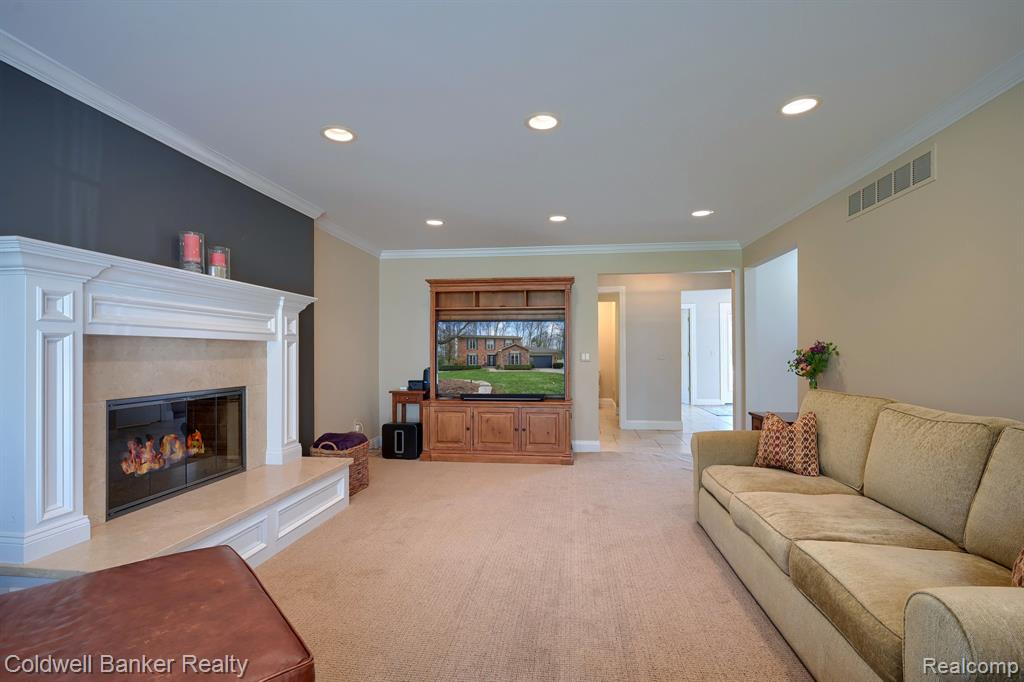 29314 Parkside Farmington Hills, MI 48331 - Photo 17 of 39