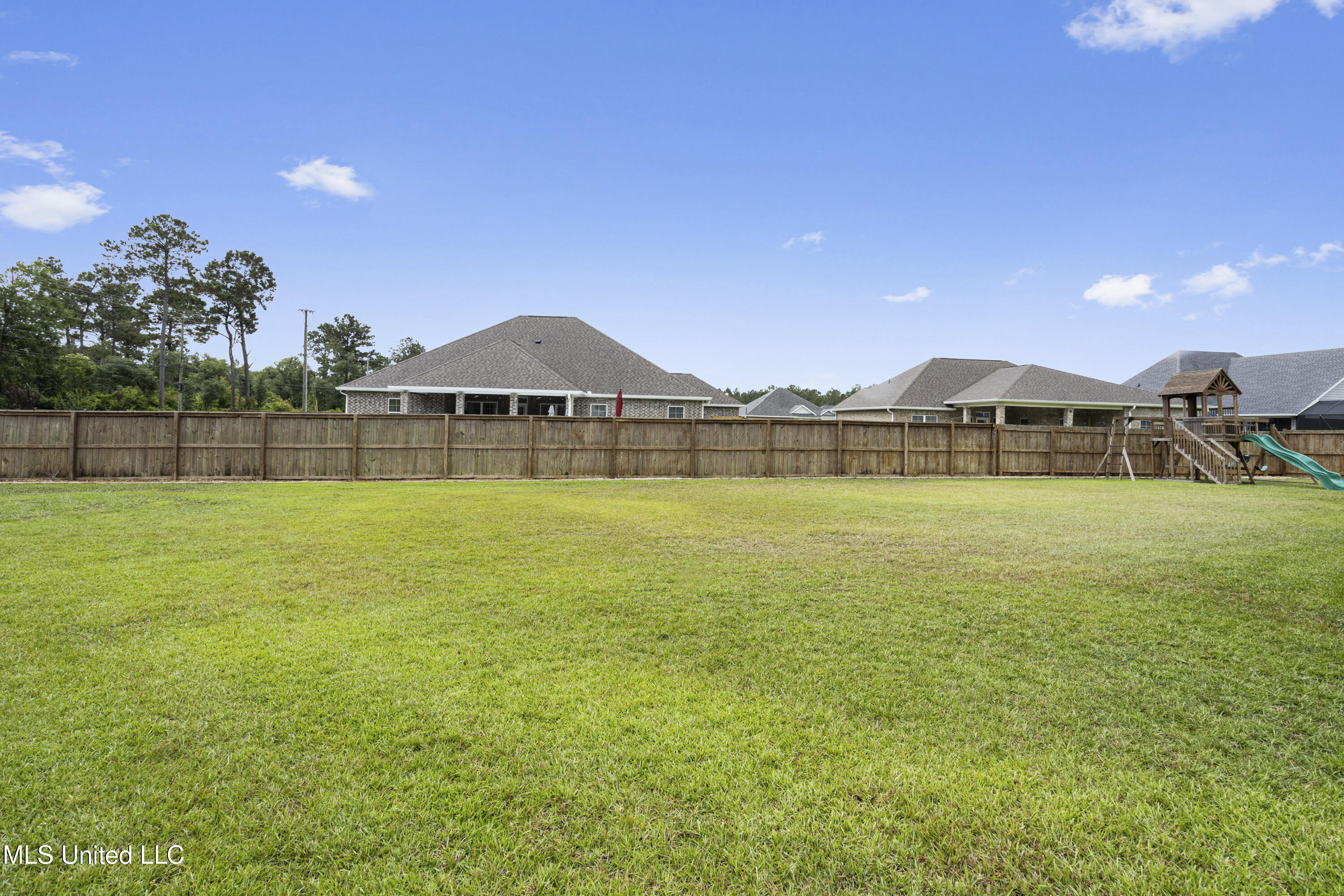 2987 Rue Acadian Gardens Biloxi, MS 39532 - Photo 34 of 40 039