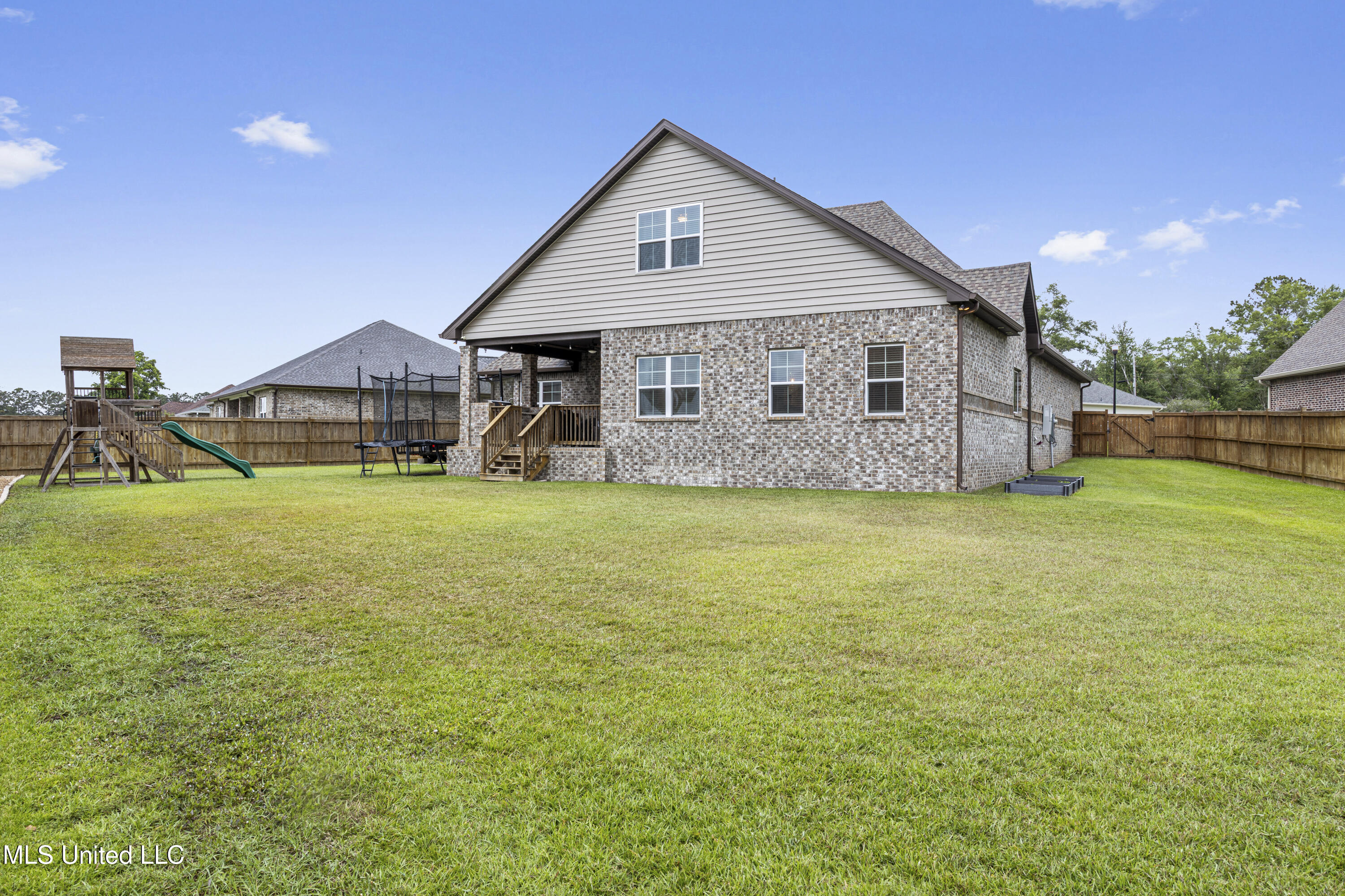 2987 Rue Acadian Gardens Biloxi, MS 39532 - Photo 38 of 40 037