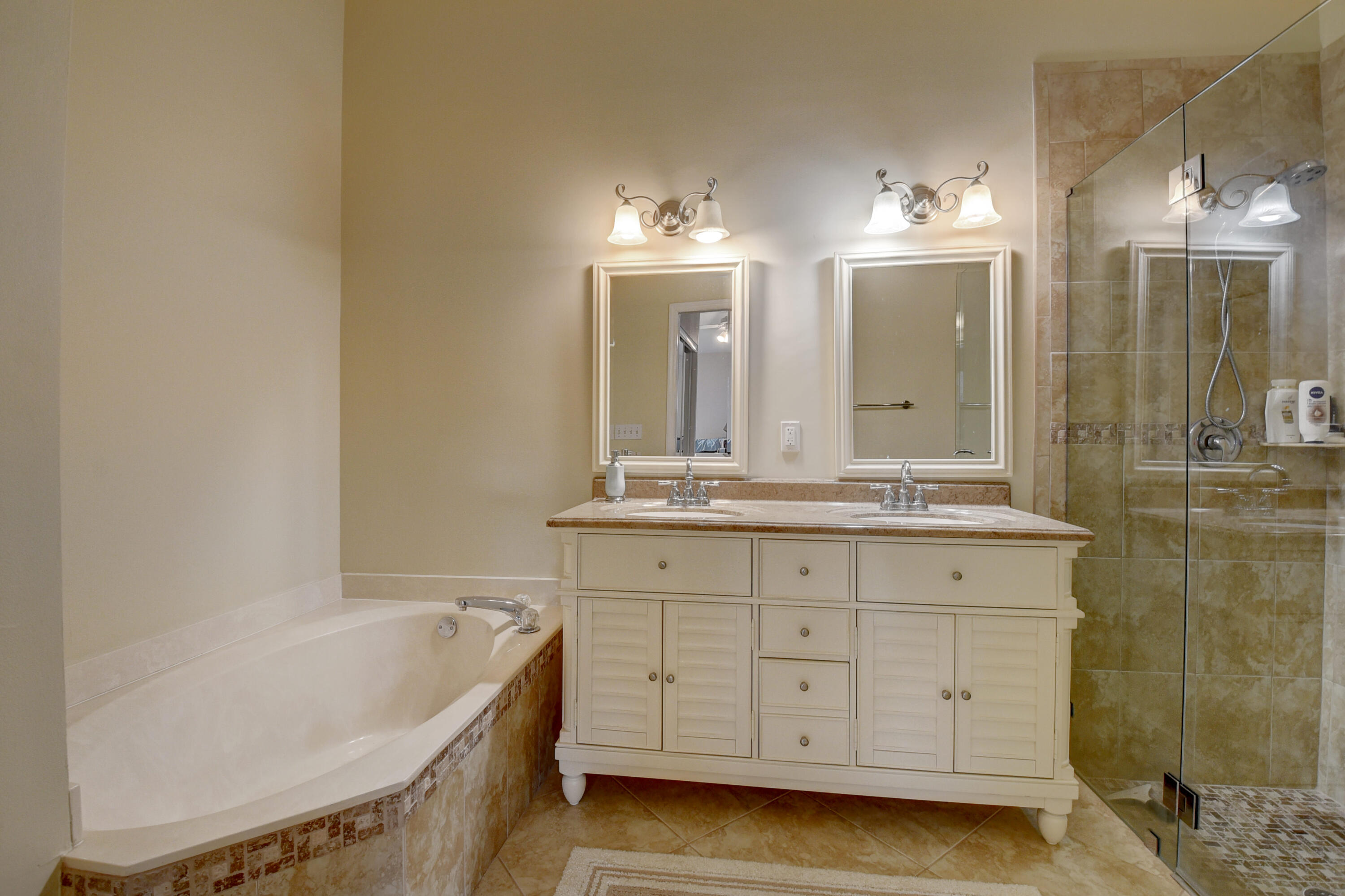 8230 Vía Bella Boca Raton, FL 33496 - Photo 16 of 56 Master Bathroom