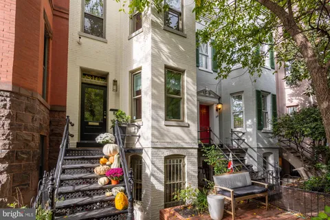 $1,999,995 | 810 North Carolina Avenue Southeast, Washington, DC 20003