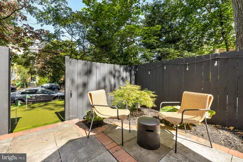 $1,999,995 | 810 North Carolina Avenue Southeast, Washington, DC 20003