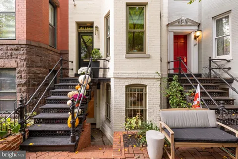 $1,999,995 | 810 North Carolina Avenue Southeast, Washington, DC 20003