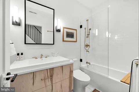 $1,999,995 | 810 North Carolina Avenue Southeast, Washington, DC 20003
