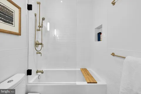 $1,999,995 | 810 North Carolina Avenue Southeast, Washington, DC 20003