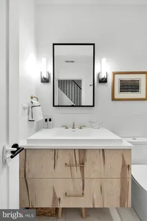 $1,999,995 | 810 North Carolina Avenue Southeast, Washington, DC 20003