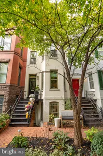 $1,999,995 | 810 North Carolina Avenue Southeast, Washington, DC 20003