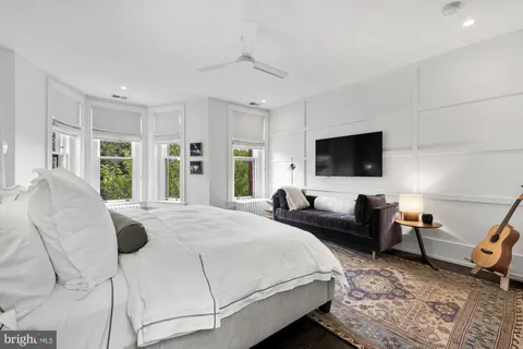 $1,999,995 | 810 North Carolina Avenue Southeast, Washington, DC 20003