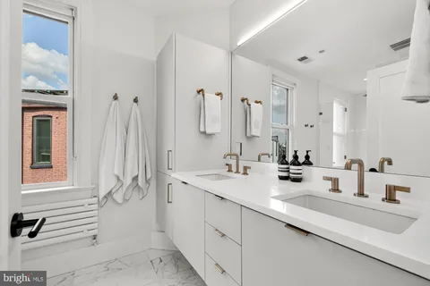$1,999,995 | 810 North Carolina Avenue Southeast, Washington, DC 20003
