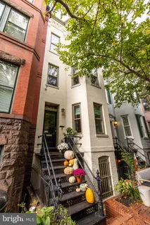 $1,999,995 | 810 North Carolina Avenue Southeast, Washington, DC 20003
