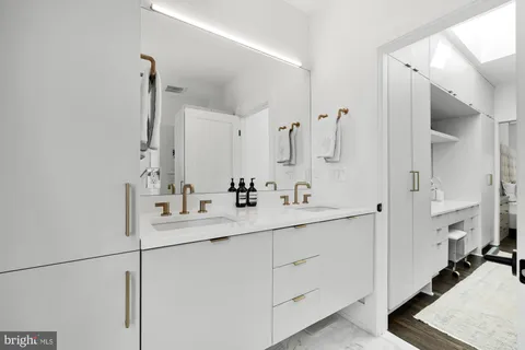$1,999,995 | 810 North Carolina Avenue Southeast, Washington, DC 20003